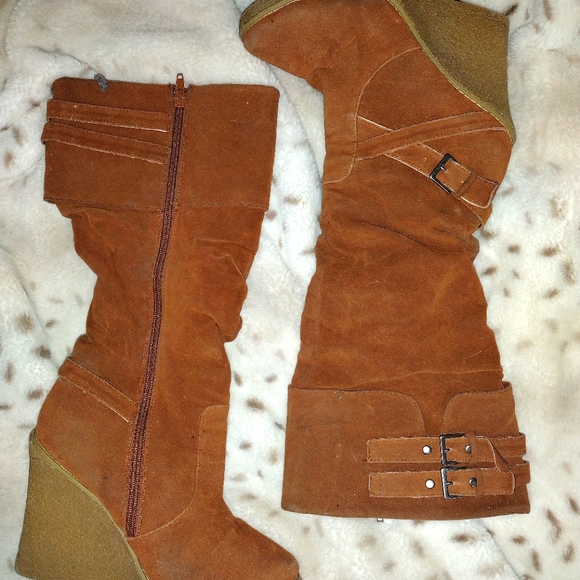 3/$30 Wedge boots - Picture 1 of 16